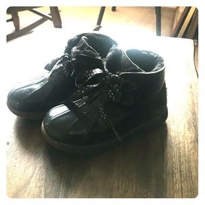 Ugg payten boots shearling toddler size 9 with box